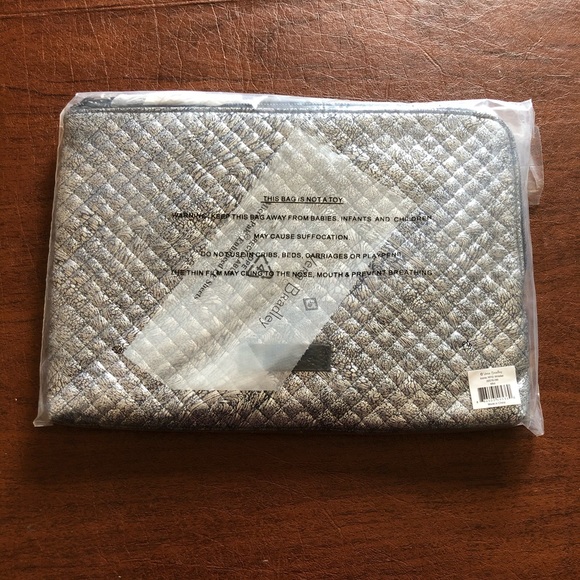 Vera Bradley Iconic RFID Wristlet - Picture 4 of 4